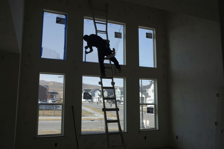 US builder sentiment drops to match lowest level since 2022